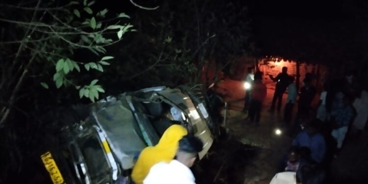 ब्रेकिंग न्युज :यात्रेला जाणाऱ्या भाविकांच्या क्रूझर गाडीचा अपघात, चार ठार, ४४ जखमी