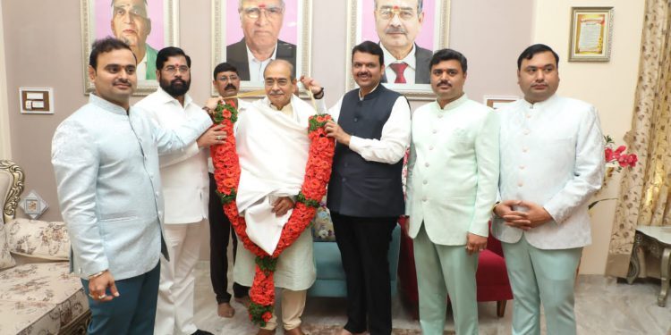 ज्येष्ठ समाजसेवक, निरूपणकार आप्पासाहेब धर्माधिकारी यांना महाराष्ट्र भूषण पुरस्कार