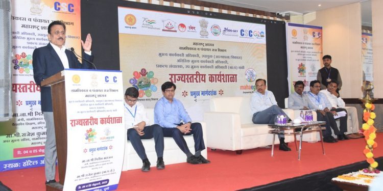 शासकीय योजनांचा लाभ ग्रामीण भागातील प्रत्येकापर्यंत पोहोचवा