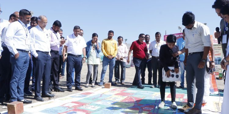 साहित्य संमेलनात खेळा लुडो, सापसिडी