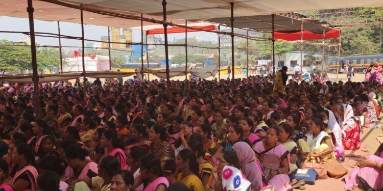 राज्य अंगणवाडी कर्मचारी संघटनेचे बेमुदत धरणे आंदोलन,आ. आमश्या पाडवी यांचा पाठिंबा