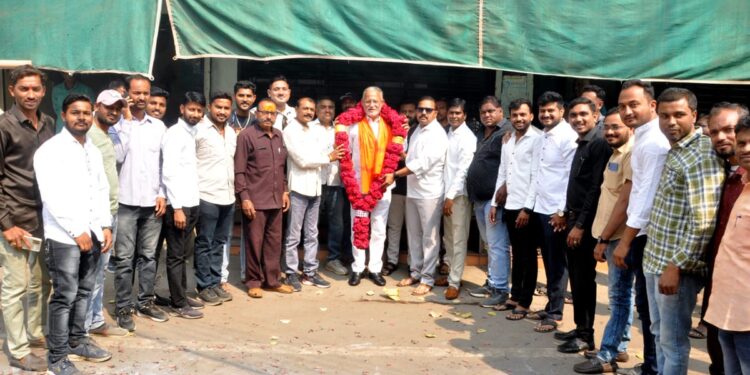 माजी आ. चंद्रकांत रघुवंशी यांचा नंदुरबार व धुळे लोकसभा सपर्क प्रमुख पदी नियुक्ती झाल्याबद्दल सत्कार