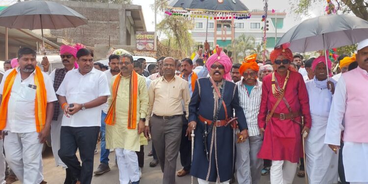 धडगाव येथे निघाली राजेशाही भोंगऱ्या आकर्षक मिरवणूक , सातपुड्यात घुमू लागले ढोल-बिरीचे सूर
