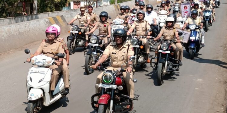 महिला दिनानिमित्त पोलीस दलाच्या वतीने महिलांच्या मोटार सायकल रॅली