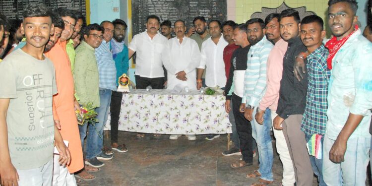 छत्रपती शिवाजी महाराज यांच्या जयंतीनिमित्त झालेल्या विविध स्पर्धांच्या विजेत्यांना पालकमंत्री डॉ. विजयकुमार गावित यांच्या हस्ते बक्षीस वितरण