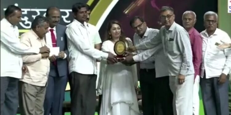 न्याहलीला पाणी फाऊंडेशनचा तालुकास्तरीय पुरस्कार, बालेवाडीत फार्मर कपचे वितरण