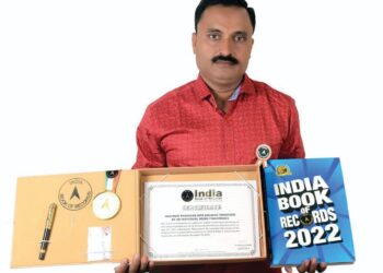 कलाशिक्षकाने नख चित्रकलेतून साकारली श्रीमद भगवगीता