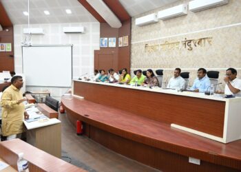 जि.प.च्या सभेत विरोधकांनी केला सभात्याग,अध्यक्षा डॉ.सुप्रिया गावीत यांनी दिला हा आदेश