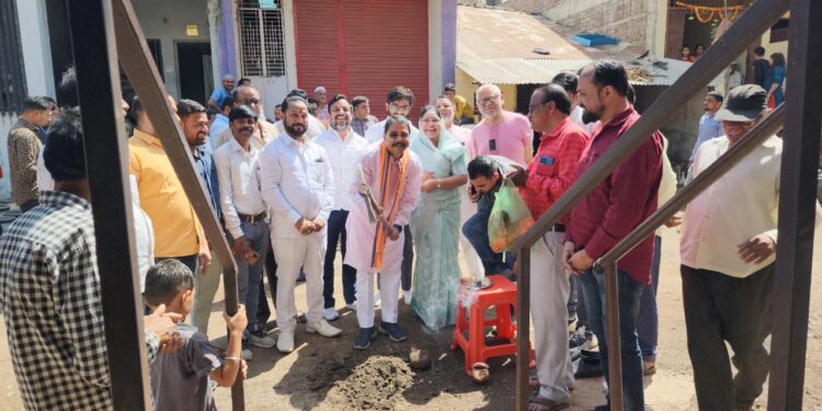 अक्कलकुवा येथे आ.आमश्या पाडवी यांच्या हस्ते भुमीगत गटारीचे भूमिपूजन