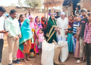 सिलेंडरचा स्फोट होवून दोन्ही घरं जळून खाक, मिळाला मदतीचा हात