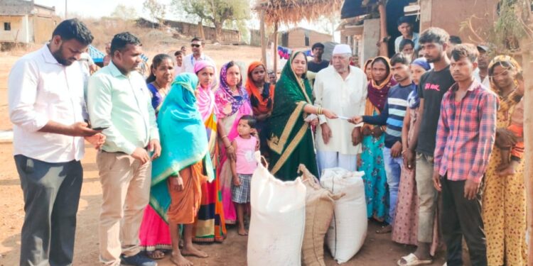 सिलेंडरचा स्फोट होवून दोन्ही घरं जळून खाक, मिळाला मदतीचा हात