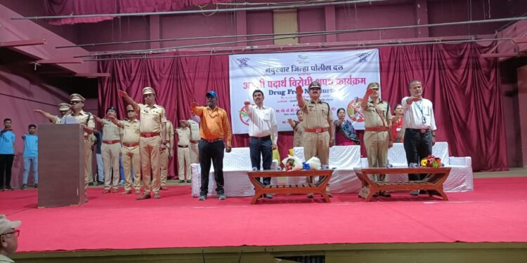 पोलीस अधीक्षक पी. आर. पाटील यांनी दिली हजार विद्यार्थ्यांना अंमली पदार्थ विरोधी शपथ