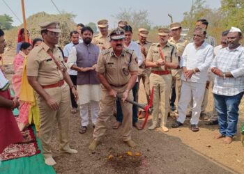 विशेष पोलीस महानिरीक्षक बी. जी. शेखर पाटील यांच्या हस्ते कोकणी हिल पोलीस चौकीचे भूमीपूजन