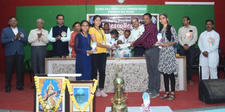 राज्यस्तरीय विज्ञान प्रश्नमंजुषा स्पर्धेत पूज्य साने गुरुजी महाविद्यालयाचा संघ द्वितीय.