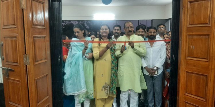 शिक्षणातील भाषेची महती सांगत आदिवासी विकास मंत्री डॉ.विजयकुमार गावित यांचा विद्यार्थ्यांशी बोली भाषेतून संवाद