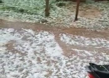 अरे बापरे : गारांनी झोडपले,तुफानी वाऱ्यासह अवकाळी पावसामुळे शेतकरी चिंतेत