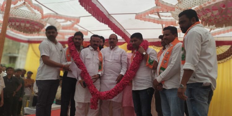 रविंद्र गिरासे यांची घर वापसी,१५० कार्यकर्त्यांचा भाजपात प्रवेश