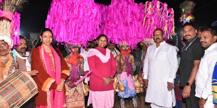 काठीच्या राजवाडी होळीच्या ब्रॅंडिंगसह पर्यटनदृष्ट्या दर्जेदार सोयी सुविधा निर्माण करणार : पालकमंत्री डॉ. विजयकुमार गावित