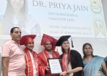 डॉ. प्रिया भंसाली हिला बी.एच.एम.एस. पदवी प्रदान