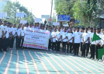 शहादा औषधनिर्माणशास्त्र महाविद्यालयाच्या वतीने जागतिक महिला दिनानिमित्त पथनाट्य सादर