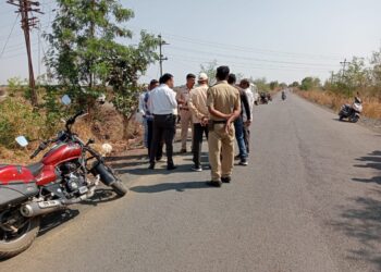 दोघा शेतकर्‍यांना पिस्टलचा धाक दाखवुन १४ लाख लुटले