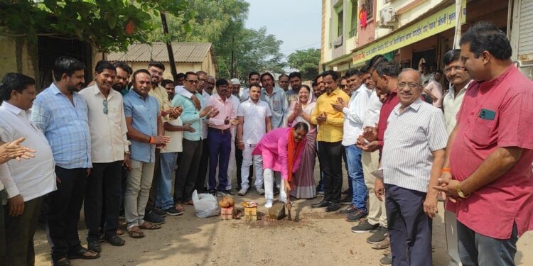अक्कलकुवा तालुक्यात विविध विकास कामाचे आ.आमश्या पाडवी यांचा हस्ते भूमिपूजन