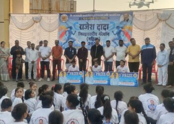 राजेश दादा जिल्हास्तरीय मॅरेथॉन स्पर्धेत आरती पावरा प्रथम