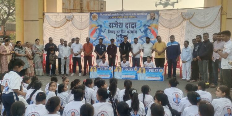 राजेश दादा जिल्हास्तरीय मॅरेथॉन स्पर्धेत आरती पावरा प्रथम