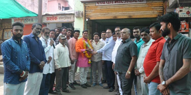 मंगळ बाजार व्यापारी असोसिएशनतर्फे सत्कार