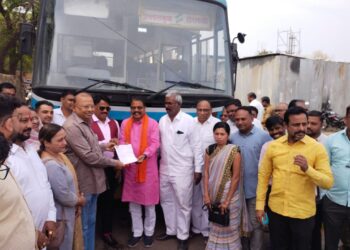 स्वातंत्र्यानंतर प्रथमच पोहचली गावात बस, आ. आमश्या पाडवी यांच्या हस्ते शुभारंभ