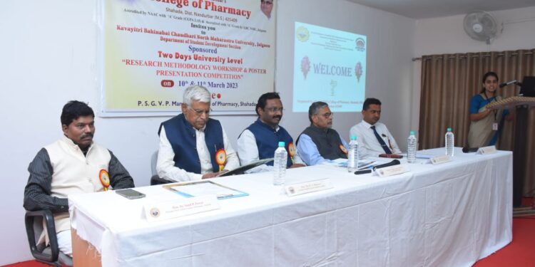 शहादा येथे संशोधन प्रकल्प या विषयावर कार्यशाळा व संशोधन प्रकल्प सादरीकरण