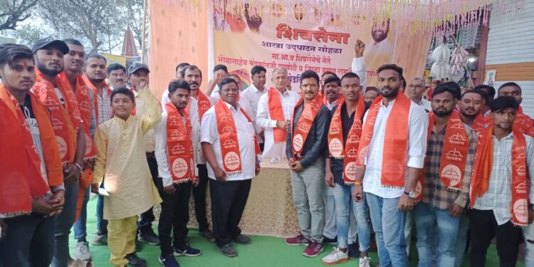 जनतेचे प्रश्न सोडविण्यासाठी  शिवसैनिकांनी प्रयत्न करावेत; संपर्क प्रमूख चंद्रकांत रघुवंशी