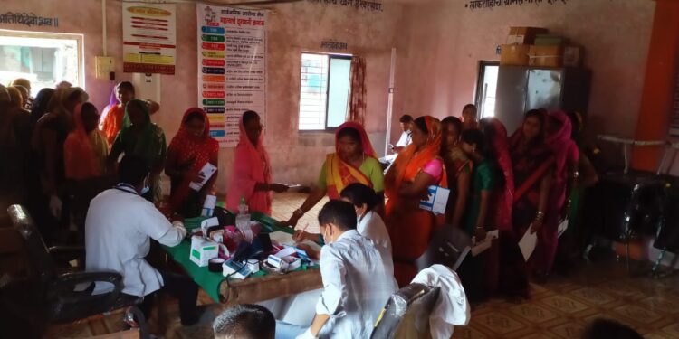 काकर्दे येथे मोफत वैद्यकीय तपासणी शिबिर
