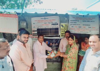 नवापूरात भरत गावितांच्या हस्ते ‘आनंदाचा शिधा वाटप