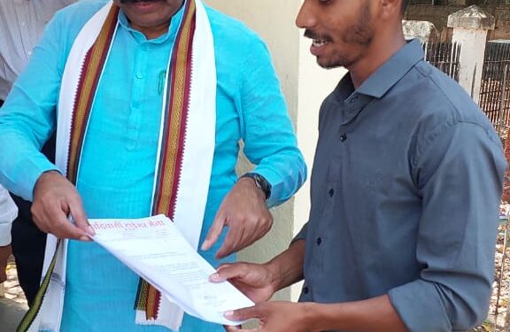 कृषी मंत्रीअब्दुल सत्तार यांना आदिवासी टायगर सेनेचे निवेदन