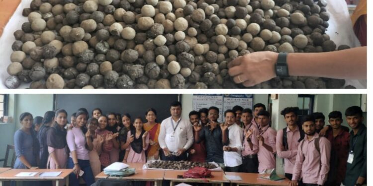शहादा येथील पूज्य साने गुरुजी महाविद्यालयातील पर्यावरण अभ्यास विभागांतर्गत सीडबॉल उपक्रम.
