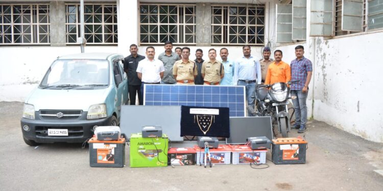 मोठ्ठी बातमी : नंदूरबार तालुक्यातील सात ठिकाणी घरफोडी करणाऱ्या टोळीला ठोकल्या बेड्या, साडे नऊ लाखाचा मुद्देमाल हस्तगत