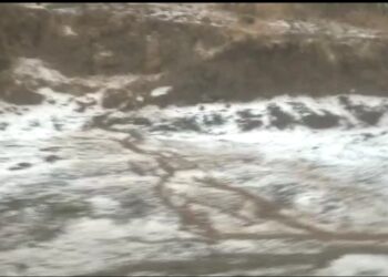 बापरे : २० मिनिटे गारांनी झोडपले,तुफानी वाऱ्यासह अवकाळी पावसामुळे शेतकरी चिंतेत