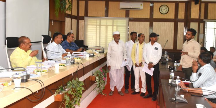 संभाव्य पाणी टंचाई लक्षात घेऊन विविध कामांचे प्रस्ताव सादर करावेत- पालकमंत्री डॉ. विजयकुमार गावित