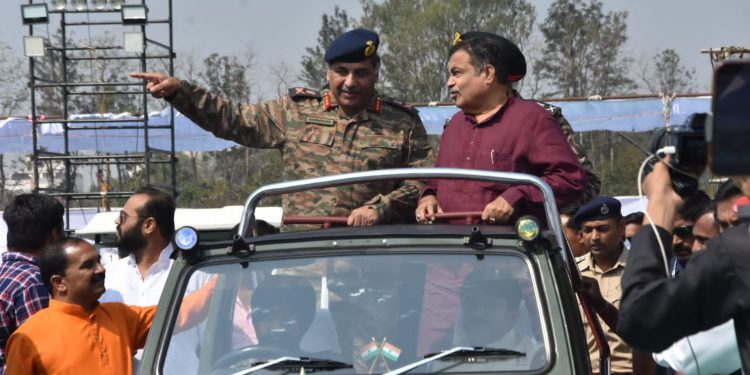 संरक्षण सामग्री निर्यात करणारा देश म्हणून भारताची ओळख – केंद्रीय मंत्री नितीन गडकरी