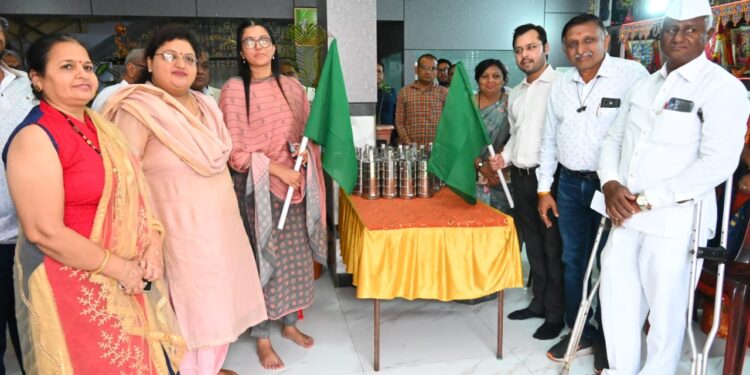 अभिनव उपक्रम: गरजू ज्येष्ठ नागरिकांना घरपोच टिफिन सेवेचा  शुभारंभ