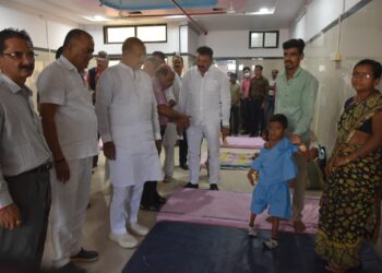 अस्थीव्यंग शस्त्रक्रियेसाठी निधी उपलब्ध करुन देणार :पालकमंत्री डॉ.विजयकुमार गावित