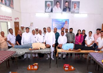  संत निरंकारी मंडळातर्फे शिबिराप्रसंगी ७३ रक्तदात्यांनी केले रक्तदान