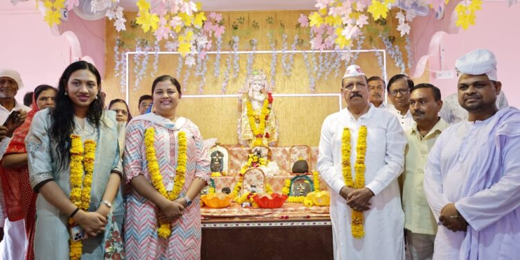 कुढावद येथे द्वारकाधीश महाराजांच्या मूर्तीची स्थापना