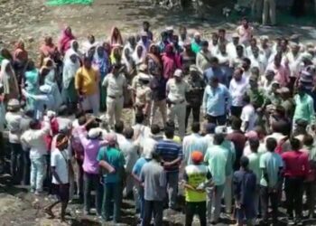 वनविभागाच्या पथकाने 1525 हेक्टर वरील अतिक्रमण नष्ट करीत वनजमीन घेतली ताब्यात