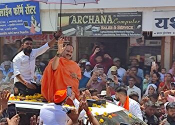 नंदनगरीत  पं.प्रदीप मिश्रांचे उत्साहात स्वागत, हजारो नागरिक उतरले रस्त्यावर