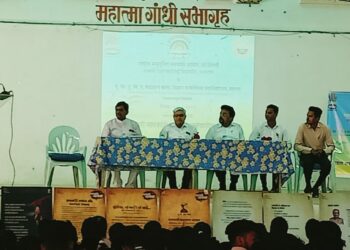 शहादा महाविद्यालयात आदिवासी क्रांतिकारकांच्या स्वातंत्र्य लढ्यातील योगदानावर व्याख्यानासह प्रदर्शन