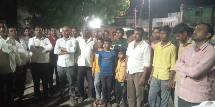 काकर्दे ग्रामपंचायतीतर्फे पत्रकार स्व.रवींद्र चव्हाण यांना अनोखी श्रद्धांजली; पाणी वितरणाच्या कालावधीचे लोकार्पण