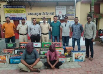 अक्कलकुवा शहरातील बॅटरी चोरी करणाऱ्या संशयित आरोपींना पोलिसांनी केले जेरबंद