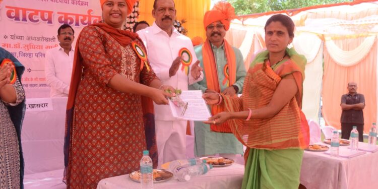 आश्रमशाळेतील रिक्त पदे भरणार ; शैक्षणिक गुणवत्तेला प्राधान्यासह सोयीसुविधा उपलब्ध करुन देणार ;  पालकमंत्री विजयकुमार गावित